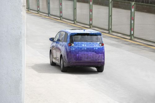 騰勢(shì)首款MPV諜照曝光，預(yù)計(jì)4月亮相北京車(chē)展